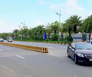 Chủ cần tiền gấp,  đất vị trí đẹp, đang cho thuê làm bãi gửi xe ô tô. sẵn dòng tiền. gần ngay sân