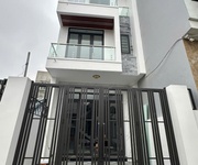 Bán nhà 61mx 3 tầng Độc lập Sân Cổng riêng đường Khúc Hạo Ôtô đỗ gần.