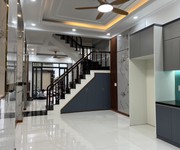 Bán nhà 3 tầng đẹp dĩ an,đường nhựa 7m thông thoáng,gần đhqg tphcm