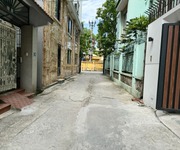 Cần bán 60,7m2 nhà 3 tầng ngõ 390 Nguyễn Văn Cừ. Cách 30m ra ô tô đỗ, đang cho thuê 12tr/tháng