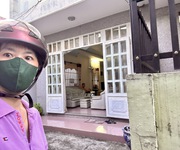 Nhà tôn đản bê ngang khủng - truocs nhà có sân để xe riêng biệt an toàn- có cổng riêng- thông ra