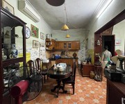 122 đường láng, vị trí vàng, ngõ thông, gần phố, lô góc mặt tiền rộng, tiềm năng sinh lợi nhuận cao