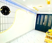 bán nhà 1 trệt 2 lầu mới đẹp 100 - cách 1 căn ra mt đường.