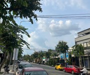 Nhà đẹp- giá tốt cần bán nhanh  căn nhà ngay trung tâm thương mại tp thủ dầu một, bình dương