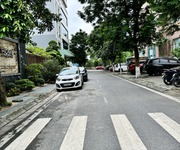 Cần bán 93,6m2 đất mặt phố Nguyễn Văn Hưởng - Sau là hồ Quán Tình, thoáng mát, sạch sẽ
