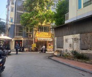 Nhà phân lô cầu giấy  gần đại học thương mại   diện tích: 57,2m  x 5 tầng giá bán 17 tỷ
