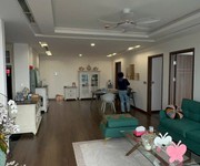 132 mét vuông- căn hộ 3 phòng ngủ trang bị nội thất hoàn thiện.