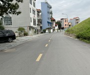 Đất mặt tiền đê Vàng 80,5m2, View sông Đuống, ô tô tránh, an sinh đỉnh