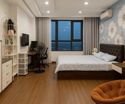 Căn góc trung tầng R1 Goldmark City. 3 phòng ngủ kèm bao nội thất.