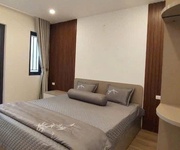 Bán căn hộ tập thể tầng 3, nghĩa tân, dtsd 160m2, 3 ngủ, căn góc, ô tô vào được, 5 tỷ.