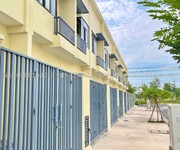 Tây Ninh bứt phá   Nhà phố trong KCN Phước Đông là tâm điểm đầu tư.