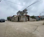 Bìa làng 90m tt quang minh giá 4x triệu/m,đối diện khu đô thị,chính chủ