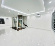 Ô tô phân lô thang máy hoàng quốc việt 60m 6t, mt 5m, nhỉnh 25 tỷ