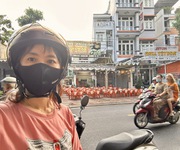 Nhà đoàn văn bơ có 2 mặt tiền- mặt trước vĩnh khánh có sẵn dòng tiền cho thuê- mặt sau chủ ở- xe