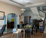 Bán nhà 3 tầng   vị trí đẹp   ngay trung tâm thủ đức  q2 cũ