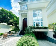 Bán biệt thự căn góc king crown village   c6 nguyễn văn hưởng, p.thảo điền, tp.thủ đức