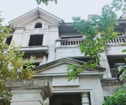 Cần bán bt mặt hồ k7 ciputra   đất rộng 334m2, sau nhà nhìn ra hồ và công viên 65ha.