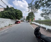 vị trí hiếm - bán đất tặng nhà 2 tầng ở đẹp - mặt ngõ oto 4 chỗ - cách 30m ra oto tránh - gần hồ.