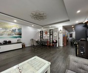 Bán căn hộ tập thể 80m2 phố hoàng ngọc phách, quận đống đa, 20m ra phố, full nội thất, ở sướng