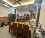Nhà phố hoàng văn thái 26 m , nhà dân xây chắc chắn, ngõ thông thoáng, gần ô tô.