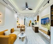 Nhà góc 2 mặt hẻm gần hàng xanh, bình thạnh, sổ 35m2, 2 tầng đúc, 3pn, chỉ hơn 4 tỷ thương lượng