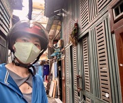 Ngôi nhà nhỏ nằm trong khu tiện ích - ngay trung tâm chỉ vài bước chân gặp xe hơi- gần trường học,