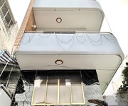 Bán nhà q10- mặt tiền ngay chợ nguyễn tri phương- 5 tầng ở ngay: nhỉnh 10 tỷ. mr vũ: 0933 910 039