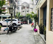 Nhà bán khu phân lô cán bộ, nhà xây chất lượng cao, cách đường ô tô 5m.