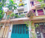 Bán nhà 31 hoàng cầu   phân lô cán bộ   mặt tiền 5m   ô tô   gần vườn hoa   62m  x 5t   21,7 tỷ