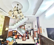 Phương chuyên bán nhà đẹp rẻ quận 9