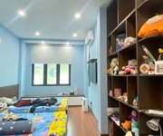 Nhà đẹp lô góc phố  nguyễn văn cừ 50m2 x 5 tầng mặtt iền 5.9m, 9.6 tỷ long biên.