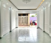 Nhà 4 tầng Ngọc Hồi, 40m2, giá 7.6 tỷ, ô tô, gần hồ Linh Đàm