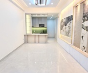 5 tỷ nhỉnh- hoàng diệu quận 4- nhà mới 100 ngang hơn 4m- 3 tầng 3 phòng đủ nội thất. vũ 0933910039