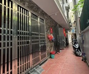 Nhà đẹp phố nguyễn khánh toàn, ô tô gần, nhiều tiện ích, vừa ở vừa cho thuê   5t, 43,5m2, 8,9 tỷ