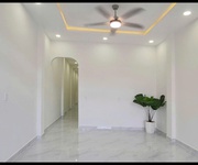 Nhà mặt tiền đường 179 phường tân phú DT 95m cấp 4