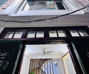 Bán nhà thịnh quang, đống đa, 8,6t nằm  ngay ngã tư sở khu vực vip nhất quận, nhà dân xây tặng full