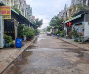 1 Bán nhà 2 tầng dĩan,shr đường 2 xe hơi thông,gần chợ tân long