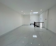 1 Bán nhà ngọc thụy  gara để 2 ô tô  diện tích 64m , mặt tiền 5m, giá hơn 17 tỷ.gara để 2 ô tô.