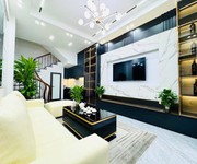 1 Bán gấp nhà đẹp ngọc thụy   long biên  45m    5 tầng   giá 6,xx tỷ  gần ô tô