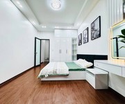 4 Bán gấp nhà đẹp ngọc thụy   long biên  45m    5 tầng   giá 6,xx tỷ  gần ô tô