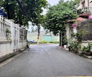 Bán đất đức giang - long biên - phân lô ô tô tránh - ngõ nông, rộng, gần phố.