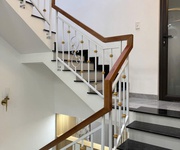 Chỉ hơn 4 tỷ   nhà đẹp 3 tầng   kiệt ô tô tránh   sát biển nguyễn chánh- liên chiều.        nhà 3