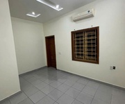Cho thuê nhà riêng , ô tô đỗ cửa phù hợp làm văn phòng , dạy học , kho , ở ...gần ngã 4 Metro , Sở D