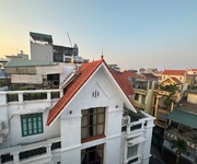 Hiếm  nghi tàm nhà đẹp - thang máy - 2 mặt ngõ thông - thoáng vĩnh viễn - giá chỉ 18 tỷ.