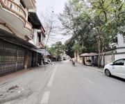 Nhỉnh 11₫ có ngay 100m2 tại nguyễn văn cừ -long biên.   hiện tại đã có nhà 4 tầng   65m2  sân