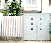 Bán gấp nhà 3 tầng hẻm xe hơi 150m2 6x28m chỉ 11,8 tỷ linh đông thủ đức.