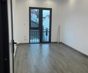 Nhà đẹp mới kính koong ở ngay- ô tô đỗ gần - 35m ra trục chính - kinh doanh nhỏ - 5 tầng nội thất