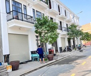 Chính chủ cần bán nhà 1 trệt, 2 lầu   vị trí 2 mặt tiền, thuận tiện kinh doanh và mở văn phòng