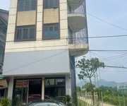 Chính chủ cần bán nhà 3 tầng 1 tum   full thổ cư   lô góc 2 mặt tiền đường nhựa, thôn 5 yên bình,