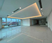 3 Bán toà nhà văn phòng mặt phố ngọc thuỵ 240m x 8tầng, mặt tiền 9m, thông sàn kinh doanh